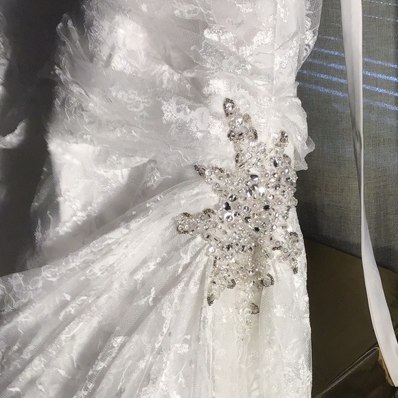 Women’s Lace Wedding Dress NWT, with veil - Picture 5 of 16